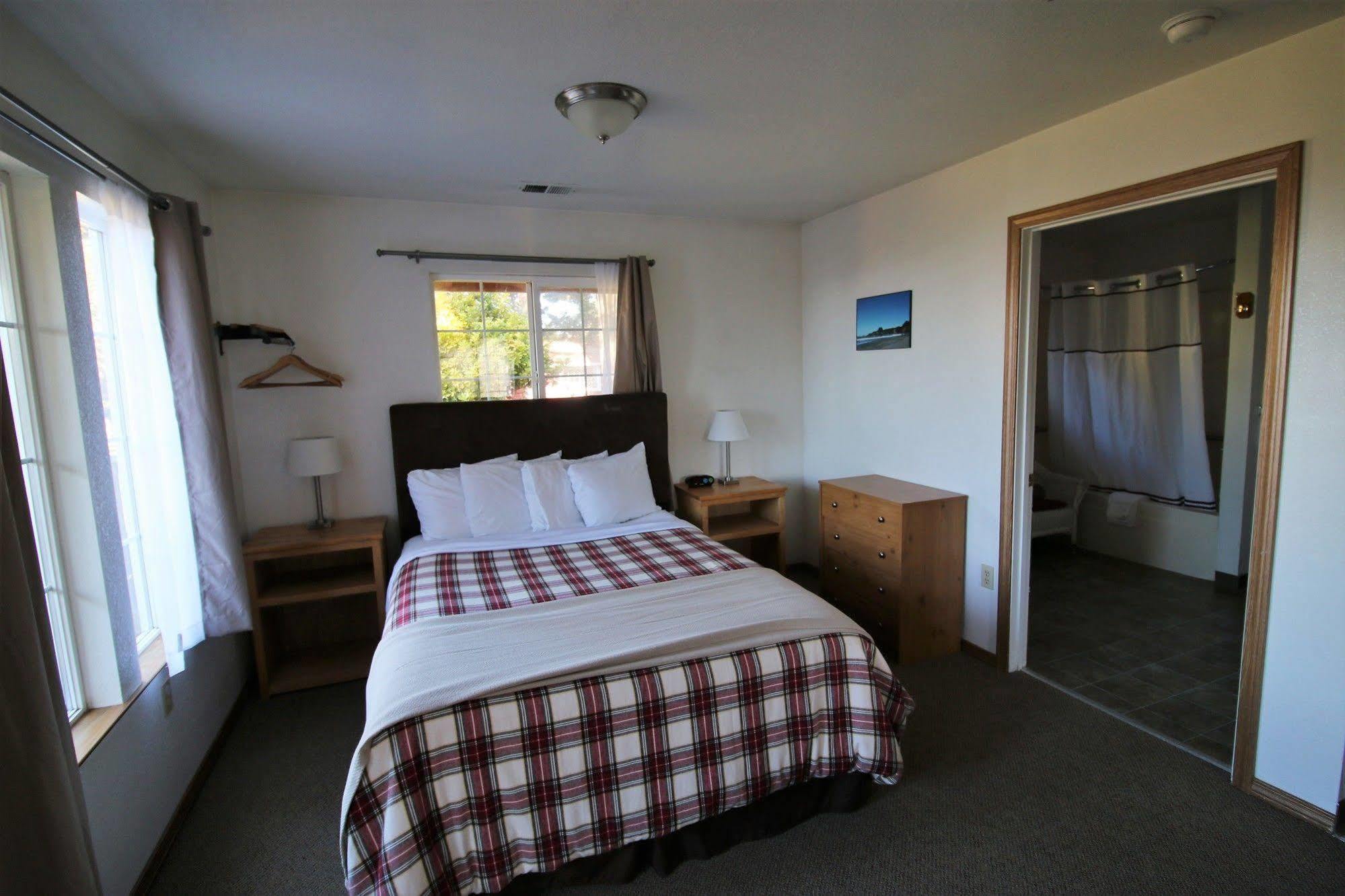 View Crest Hotel